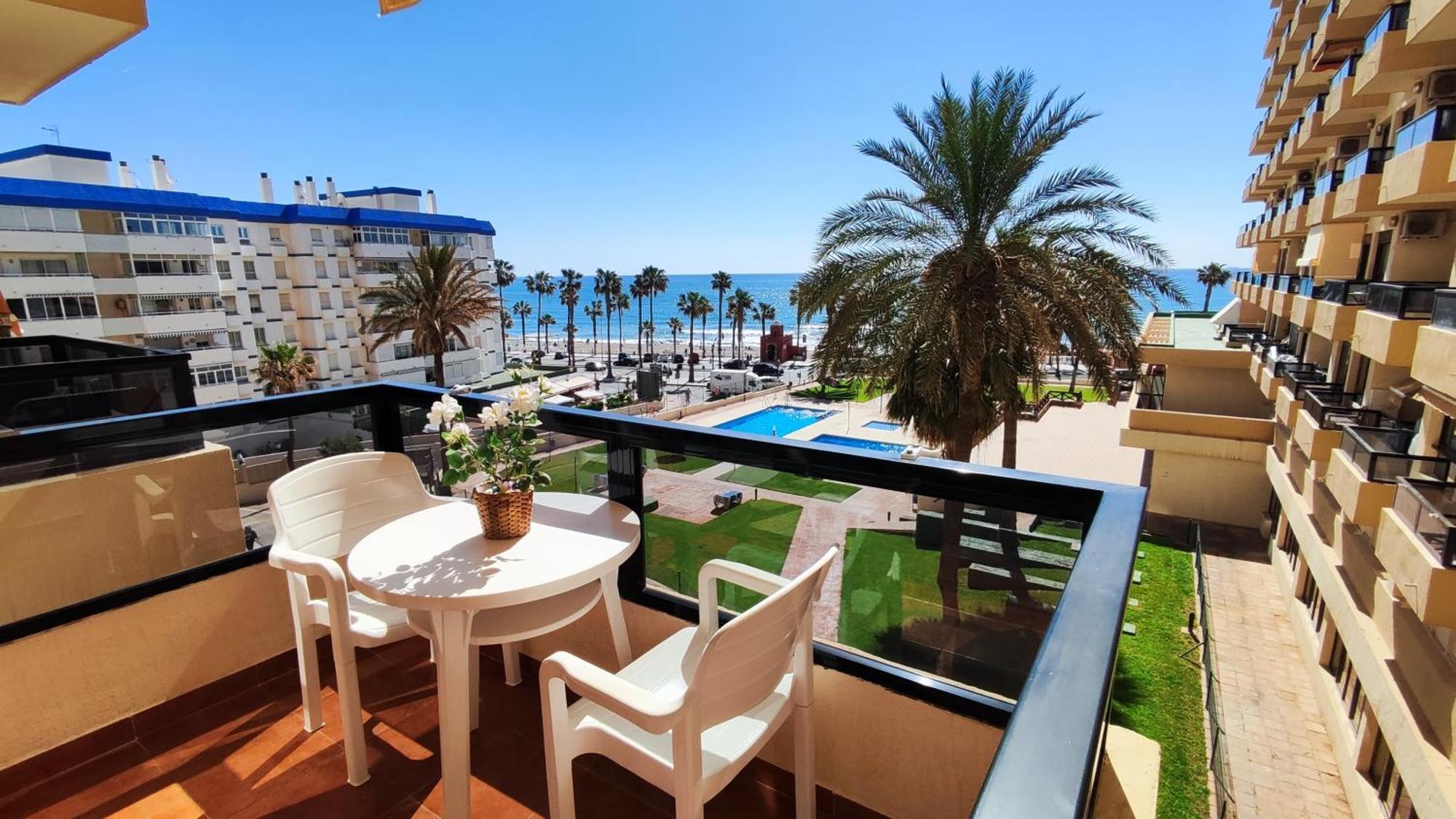 Aloha Playa Apartment With Ocean Views And Pools Benalmádena Kültér fotó