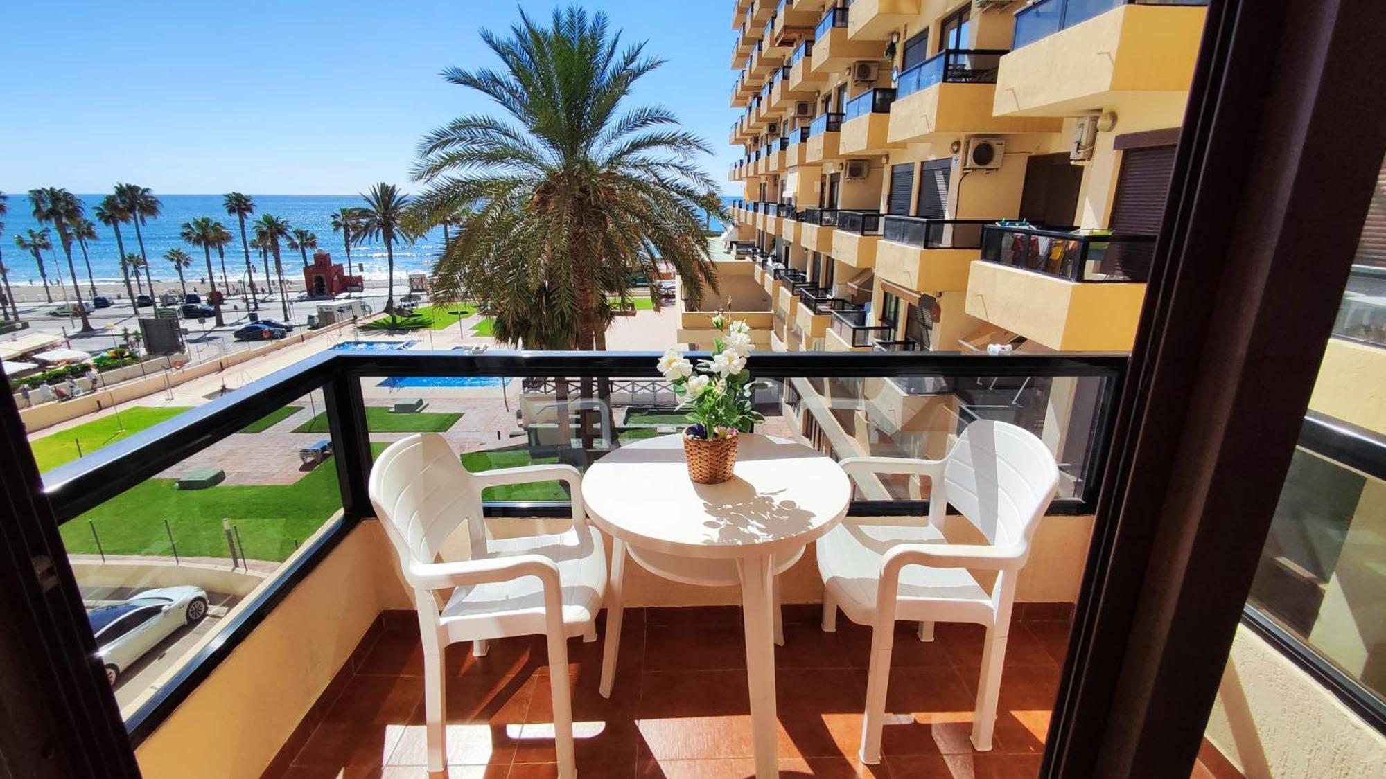Aloha Playa Apartment With Ocean Views And Pools Benalmádena Kültér fotó