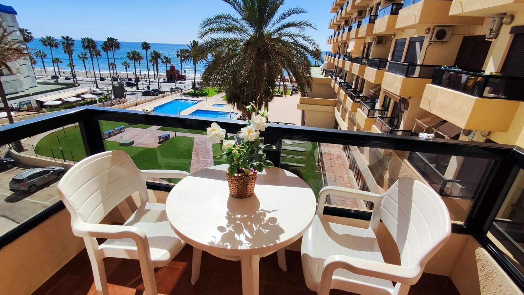 Aloha Playa Apartment With Ocean Views And Pools Benalmádena Kültér fotó